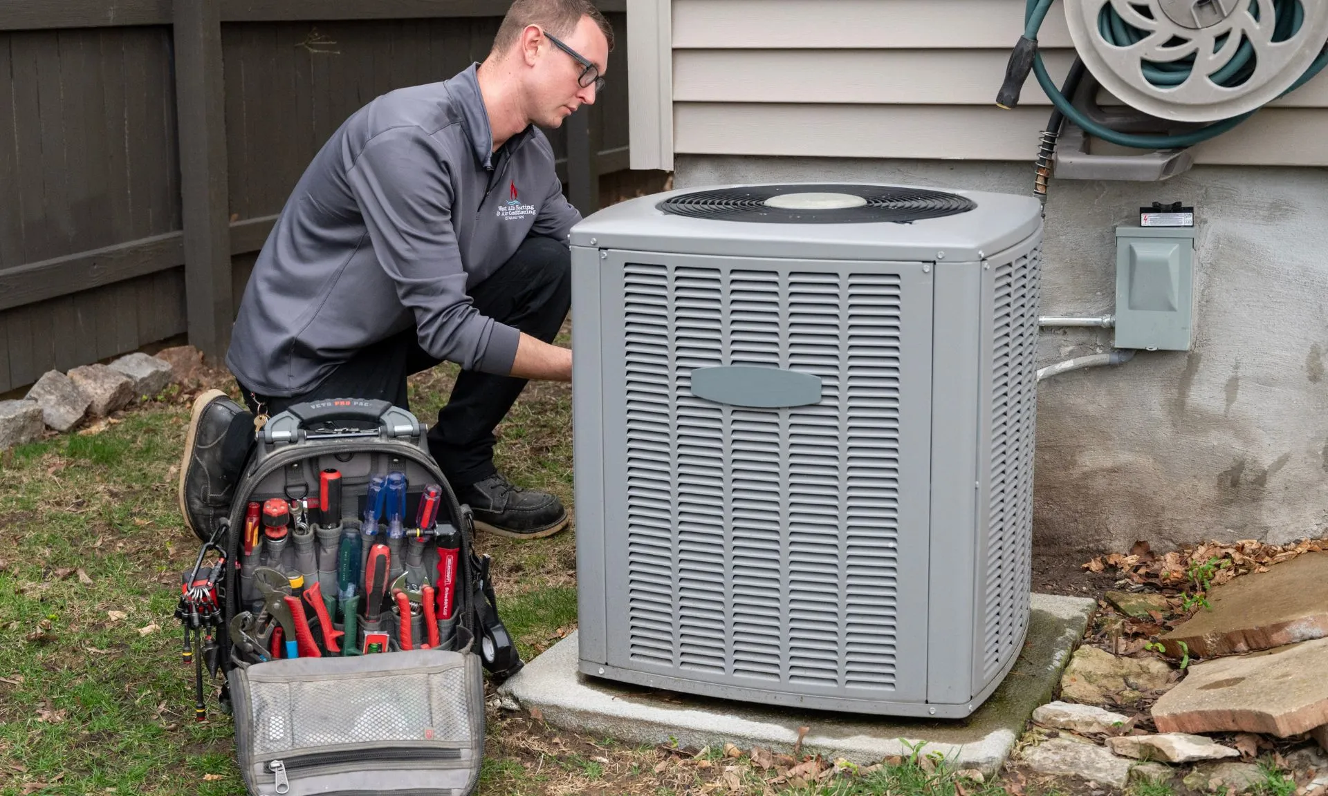 HVAC_Technician_Performing_Cooling-Service ac maintenance and cleaning from technician